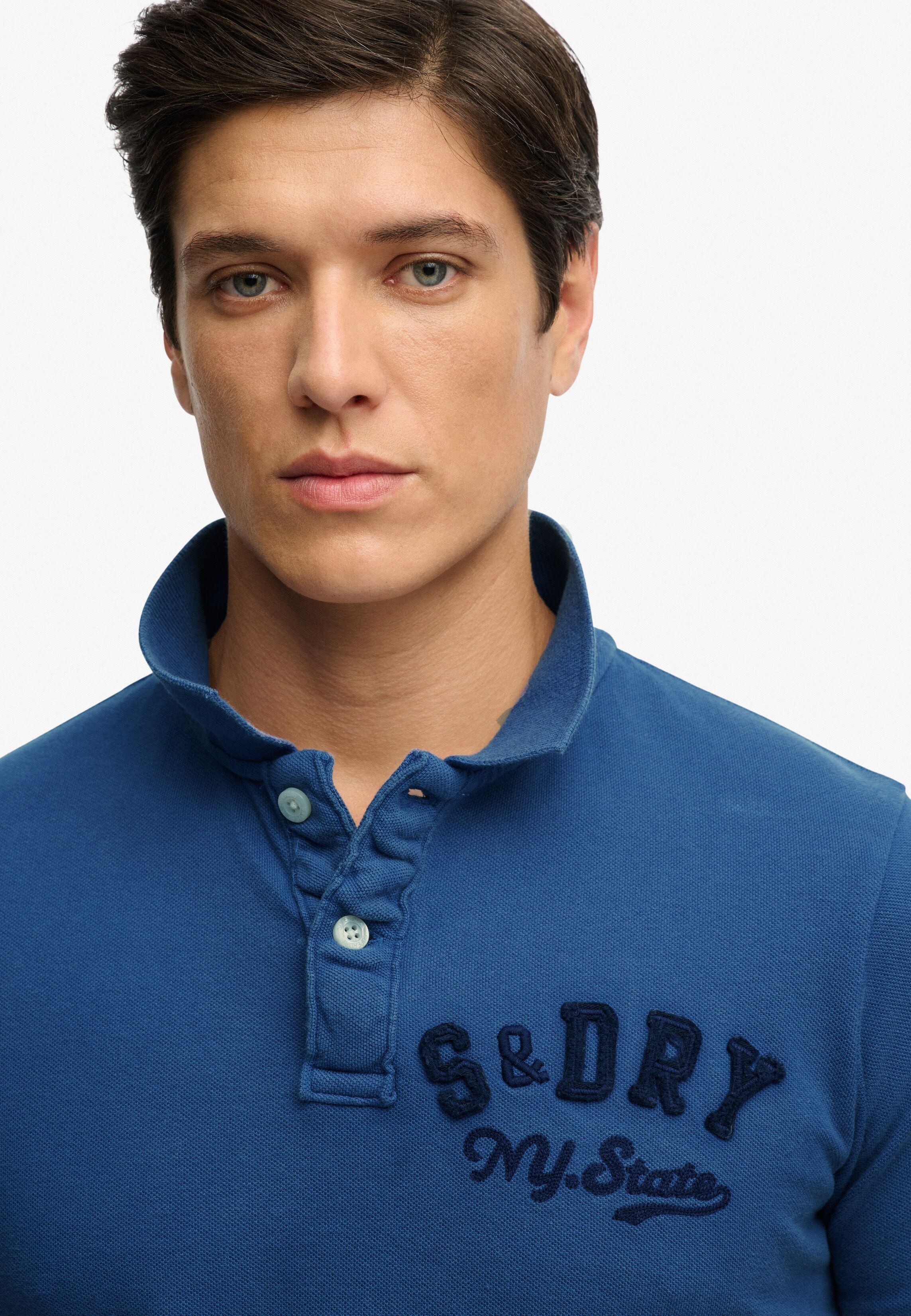 Poloshirt SUPERDRY "VINTAGE ATHLETIC POLO", Herren, Gr. M, bay blau, Single Jersey, Obermaterial: 100% Baumwolle, bedruckt, relaxed fit normal, Rundhals, Shirts Poloshirt, mit Polokragen und Knopfleiste, aus Baumwolle, Relaxed Fit bay blau M