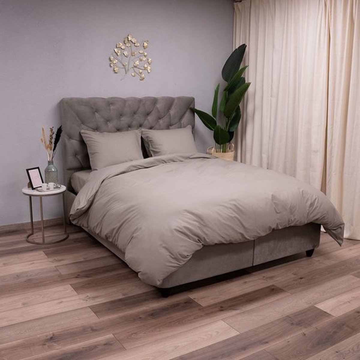 Inspirations Effen Dekbedovertrek met Bies Grijs 200x220 cm inclusief 2 kussenslopen 60x70 cm