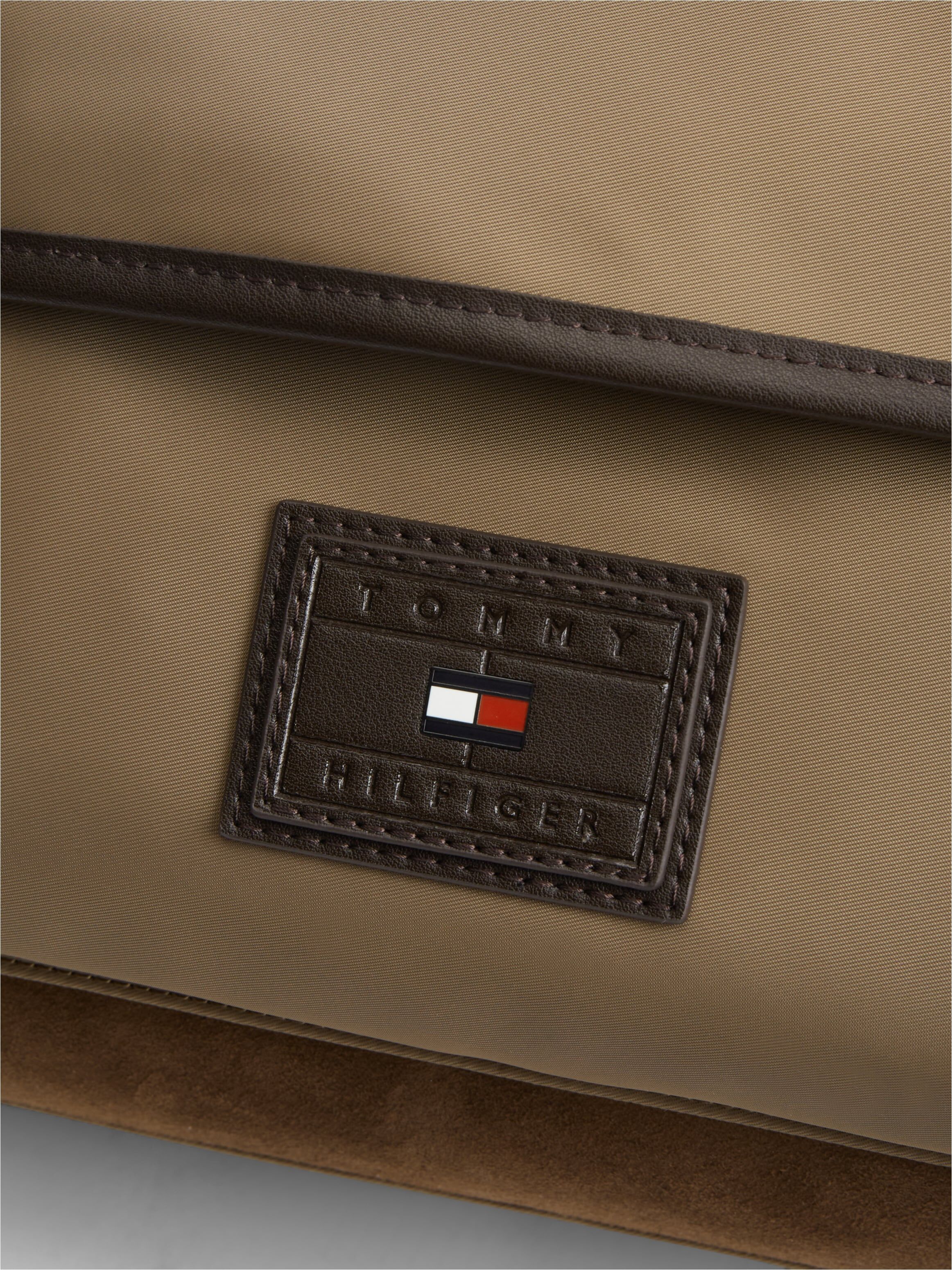 Umhängetasche TOMMY HILFIGER "TH HERITAGE SATCHEL", Herren, Gr. B/H/T: 28cm x 24cm x 13cm, braun, Leder, Textil, Veloursleder, Taschen Umhängetasche, Herren Schultertasche mit viel Stauraum braun B/H/T: 28cm x 24cm x 13cm
