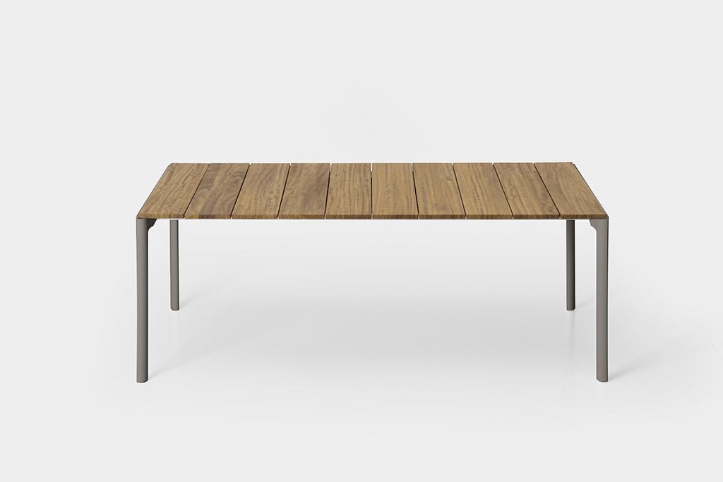 Kristalia Maki Slatted Teak Outdoor Tisch (Tischplatte Teak, Beine grau Bromo 07... Tischplatte Teak, Beine grau Bromo 0724 lackiertes Aluminium | 90 x 199cm 01MAO79F