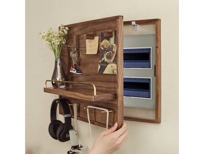 Peinture décorative pour boîtier de compteur électrique, design à porte battante avec cadre en bois massif et étagère cachée, art mural moderne pour la maison.