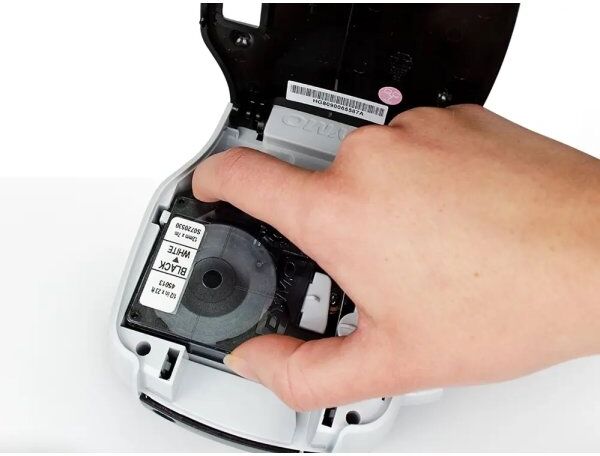 Dymo D1 Labeltape 9mm, Sort På Klar
