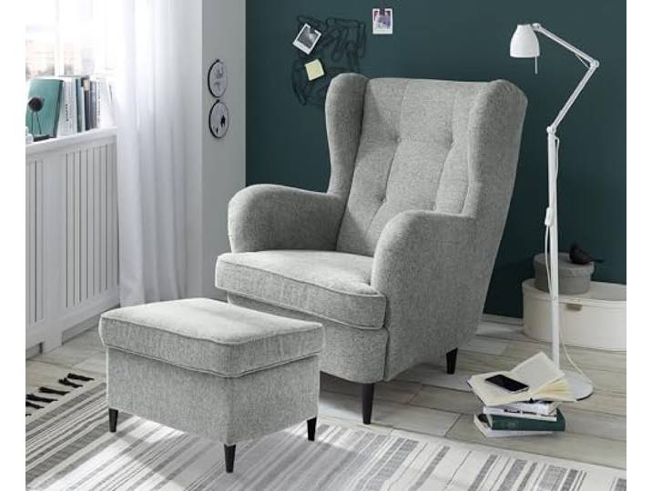 möbelando Ohrensessel >Oskar< Set mit Hocker in grau – Bequemer Sessel mit Nosag-Federung, schwarzem Massivholz, geknöpfter Polsterung und einfachem Aufbau für Ihr Zuhause.