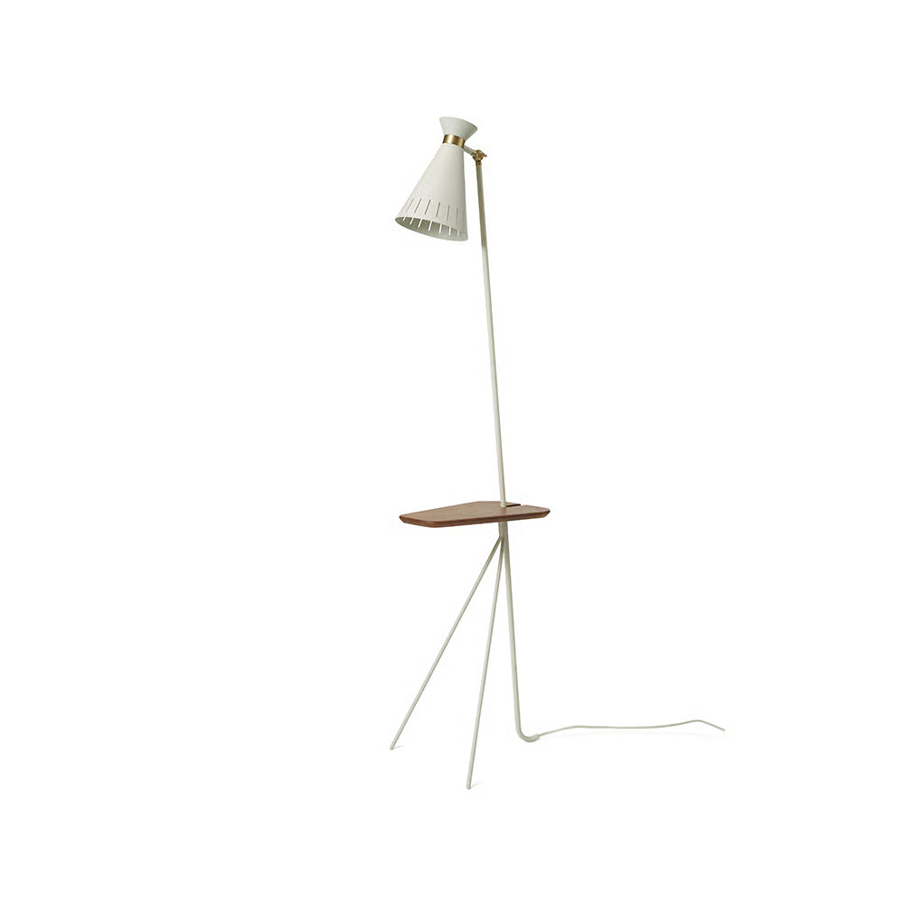 Warm Nordic Cone vloerlamp met messing details en warm white uitvoering