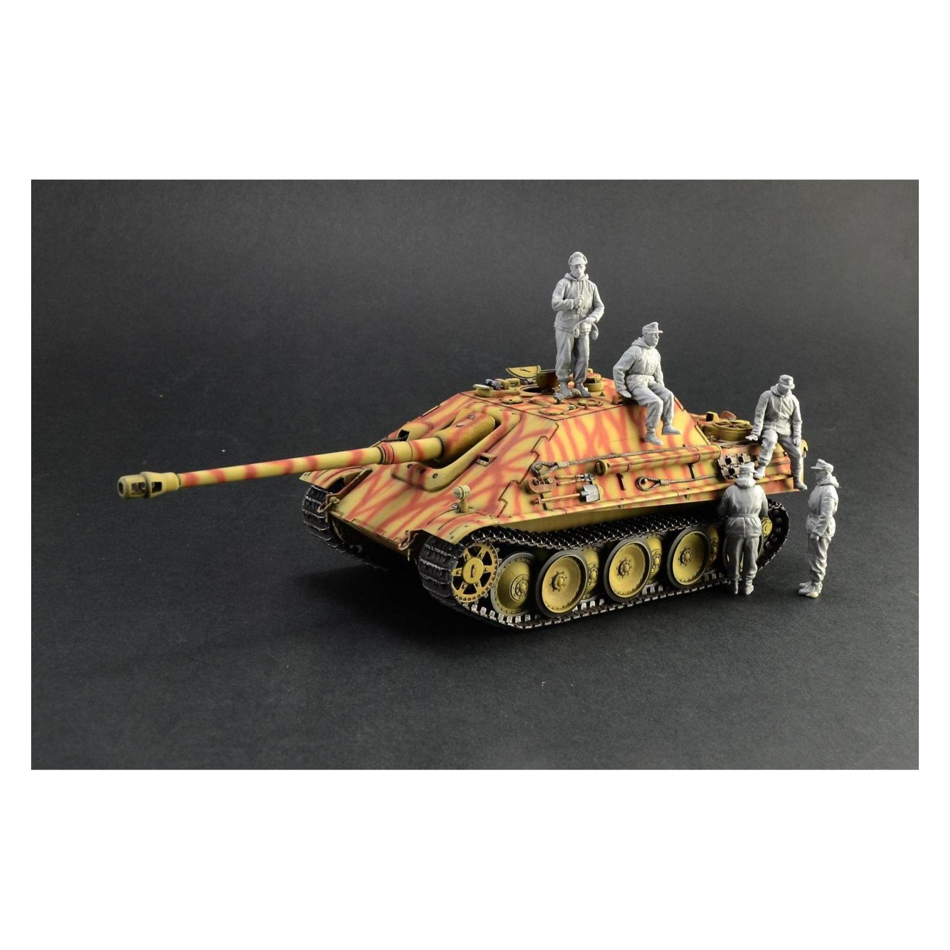 Italeri 1:35 Sd.Kfz.173 Jagdpanther+winter crew (510006564)