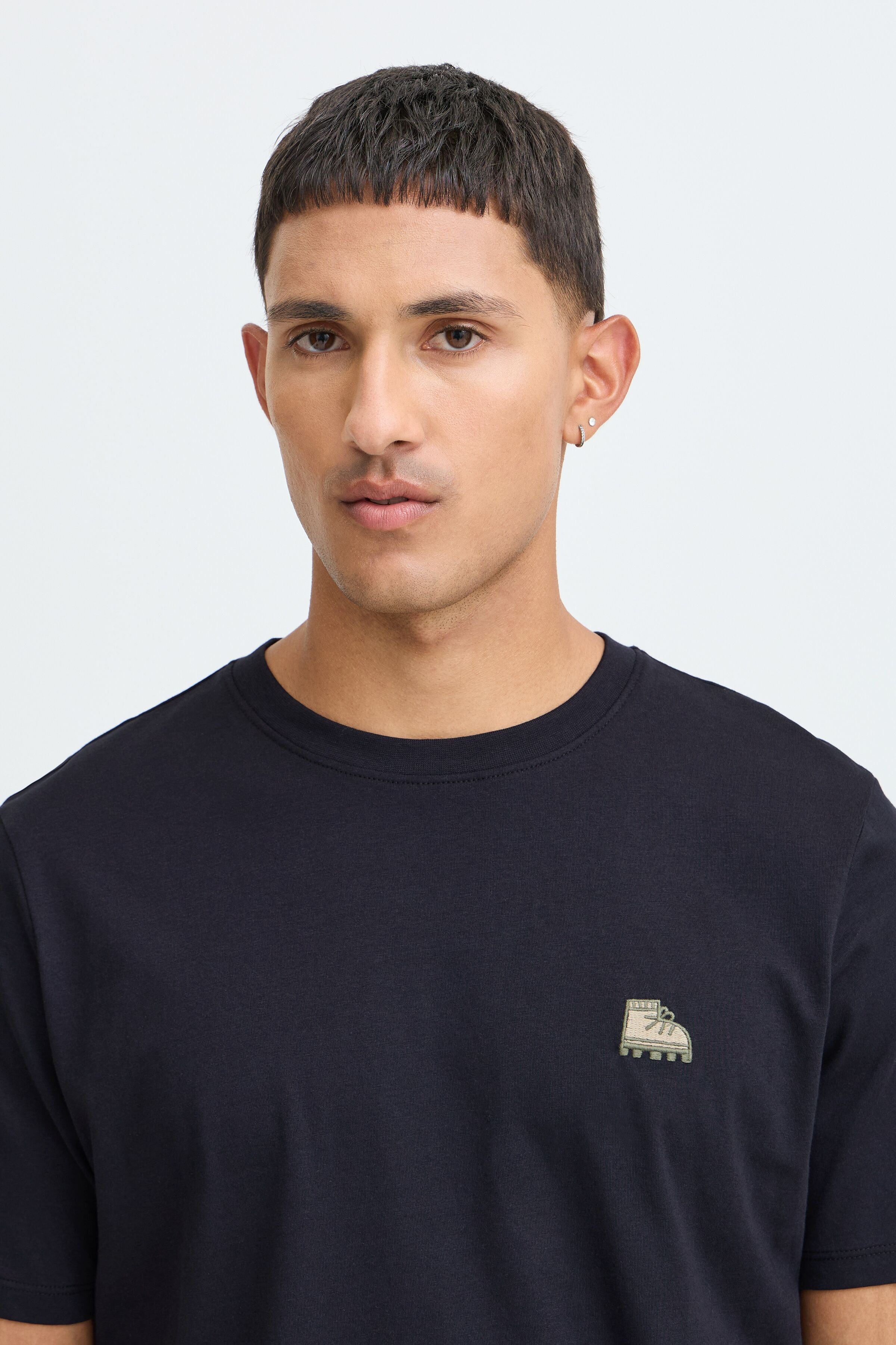 Rundhalsshirt BLEND "BHLOGAN S/S EMB TEE", Herren, Gr. S, schwarz (schwarz beauty), Single Jersey, Obermaterial: 100% Baumwolle, bedruckt, regular fit normal, Rundhals, Shirts Rundhalsshirt, Baumwolle, regular fit schwarz beauty S