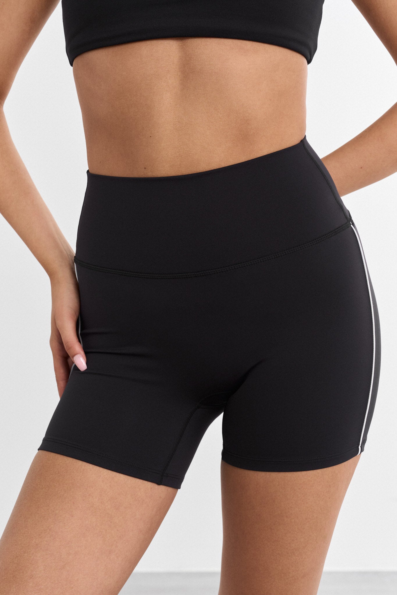 FAMME - Softy Contrast Shorts - Black / L