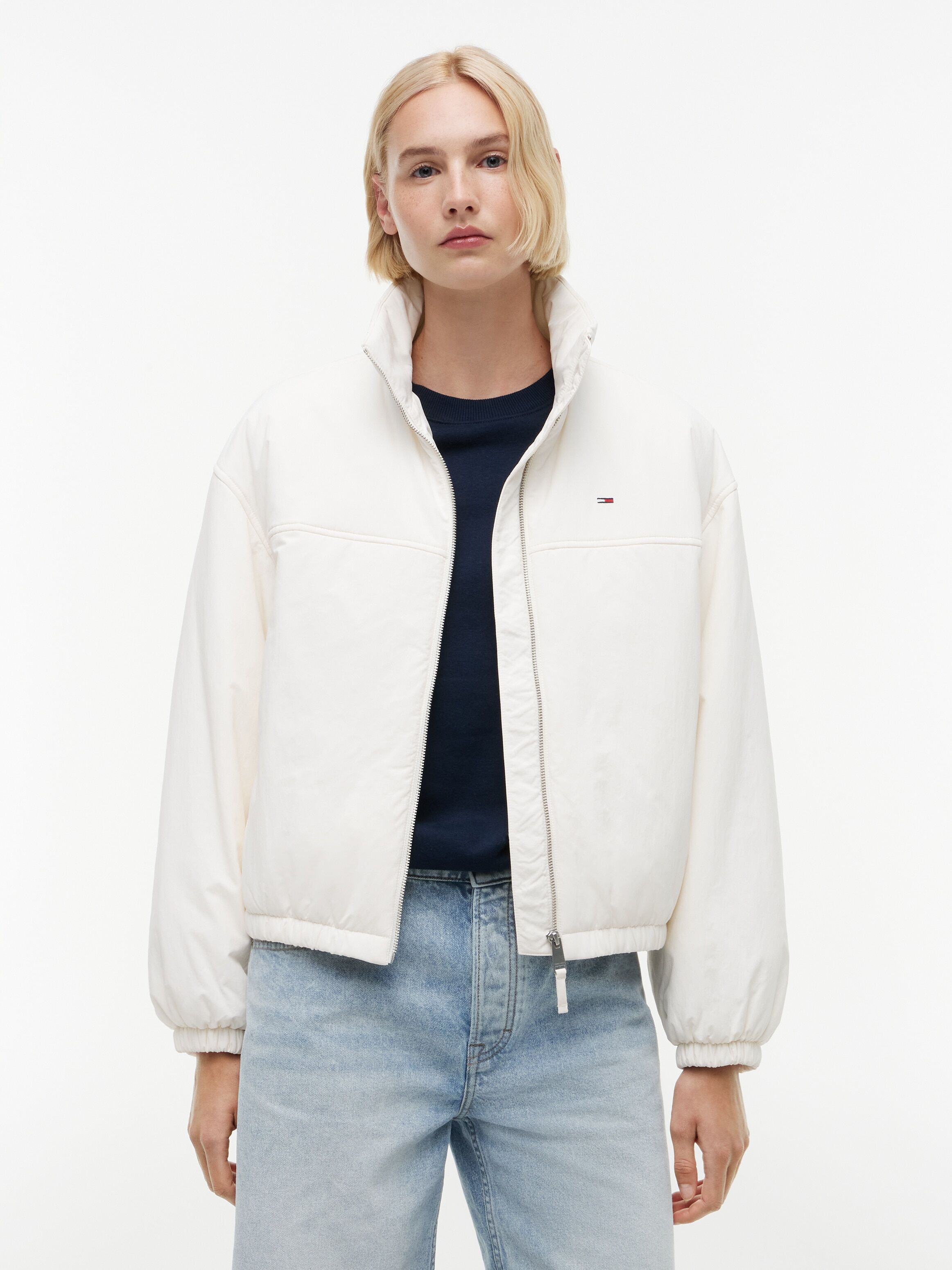 Blouson TOMMY JEANS "TJW PADDED HIGH NECK JACKET", Damen, Gr. XS (34), ancient weiß, Web, Obermaterial: 100% Nylon. Futter: 100% Polyester. Füllung: 100% Polyester, unifarben, normal, Jacken Blouson, Kunstfaser ancient weiß XS (34)
