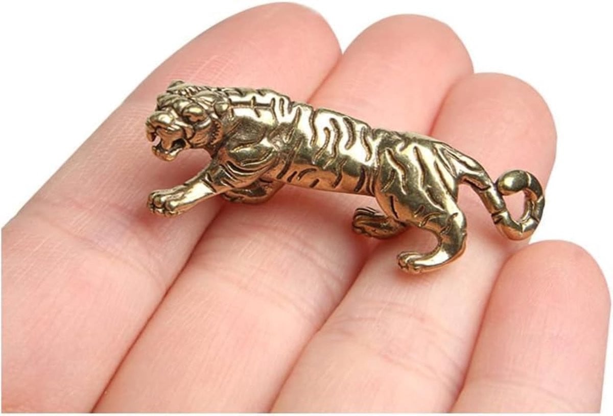 Decoratieve vintage koperkleurige tijger koning figuur voor interieurdecoratie