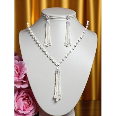 Perlenkette und Ohrringe im Stil der 1920er Jahre für Damen – dreilagiger Schmuck aus Kunstperlen mit Strassbrosche, Vintage-Accessoires im Gatsby-Flapper-Stil für Cocktailpartys, Hochzeiten und