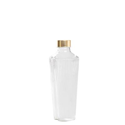 Zafferano Handliche, transparente Flasche aus Borosilikatglas mit vertikaler Rillenverzierung, elegantes Tischdesign, vielseitiges und funktionales Accessoire