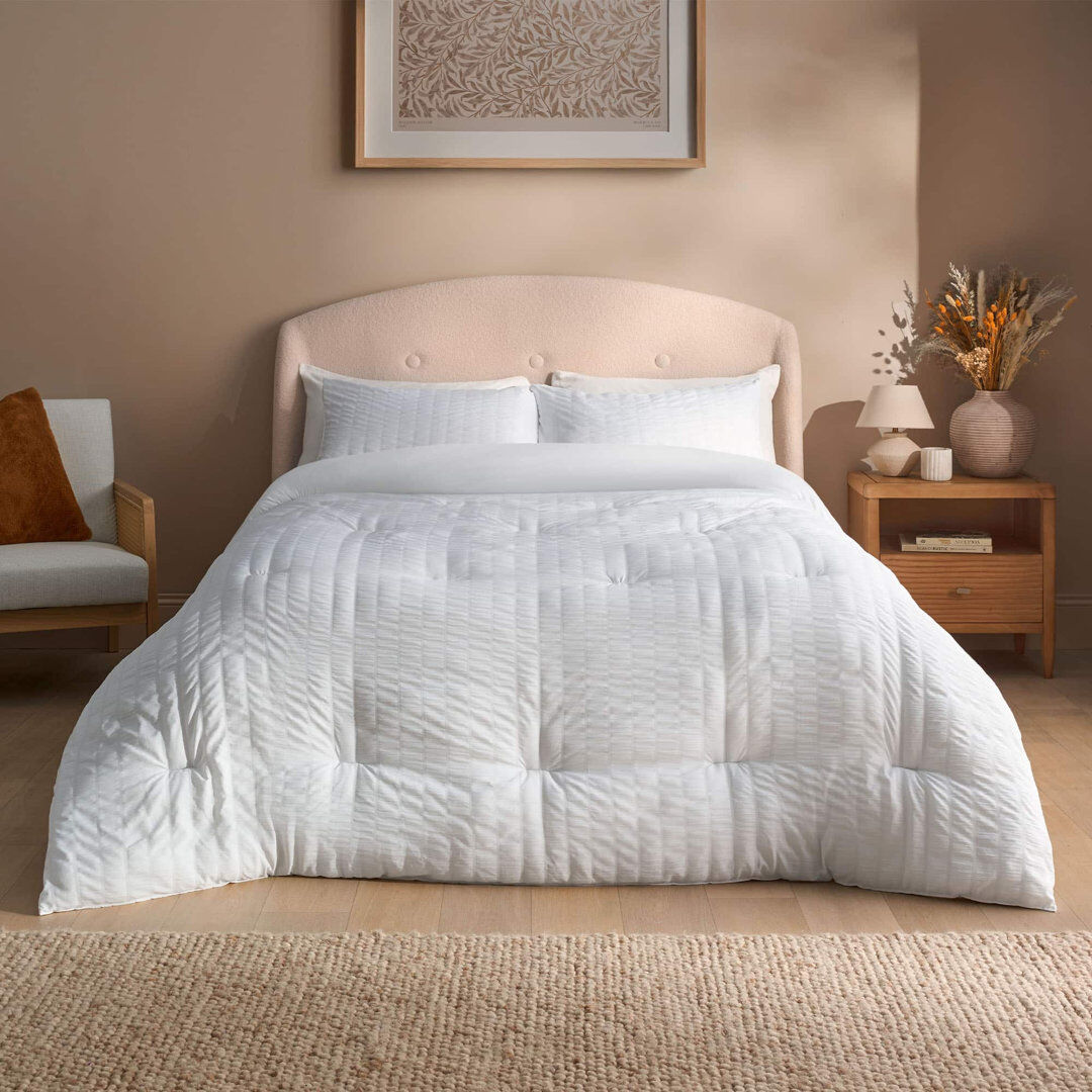 Silentnight Coverless 10.5 Tog Duvet and Pillowcase Set Luxury Seersucker, White White Double