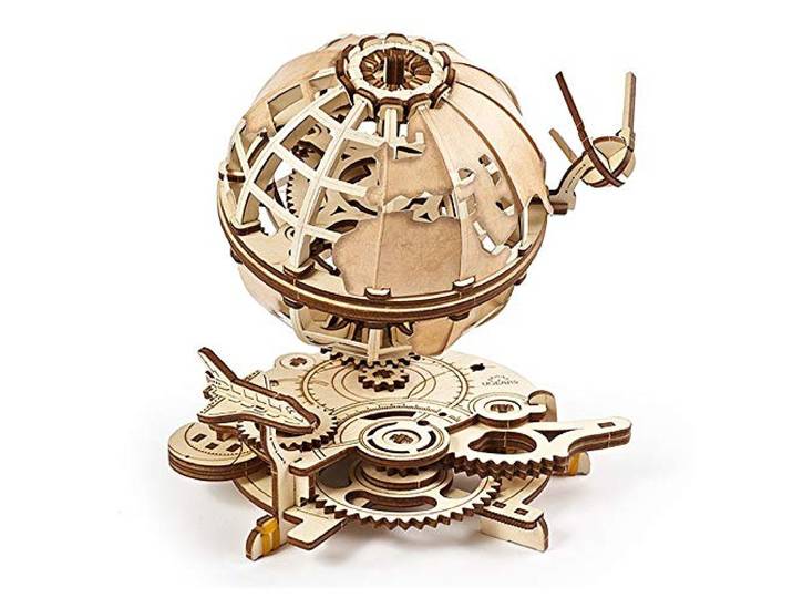 UGEARS Wereldbol 3D-puzzel van hout, vaderdagcadeau, draaiende houten bouwset, mechanische wereldbol met shuttle en sputnik, zelfmonteerbare houten modelbouwsets voor volwassenen, 3D-puzzels