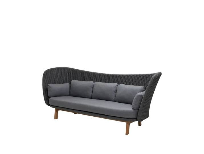 Cane-line Peacock Wing 3-Sitzer Sofa Cane-Line Matt Dark Grey, inkl. graue Kissen, Beine aus Teak