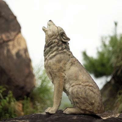 Hi-Line SoReal Howling Wolf Decorative Figurine for Home & Garden Décor, Handcrafted Resin Statue