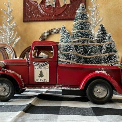 Inspire Select Retro Red Truck Christmas Table Ornament With Mini Tree Vintage Holiday Metal Decoration c