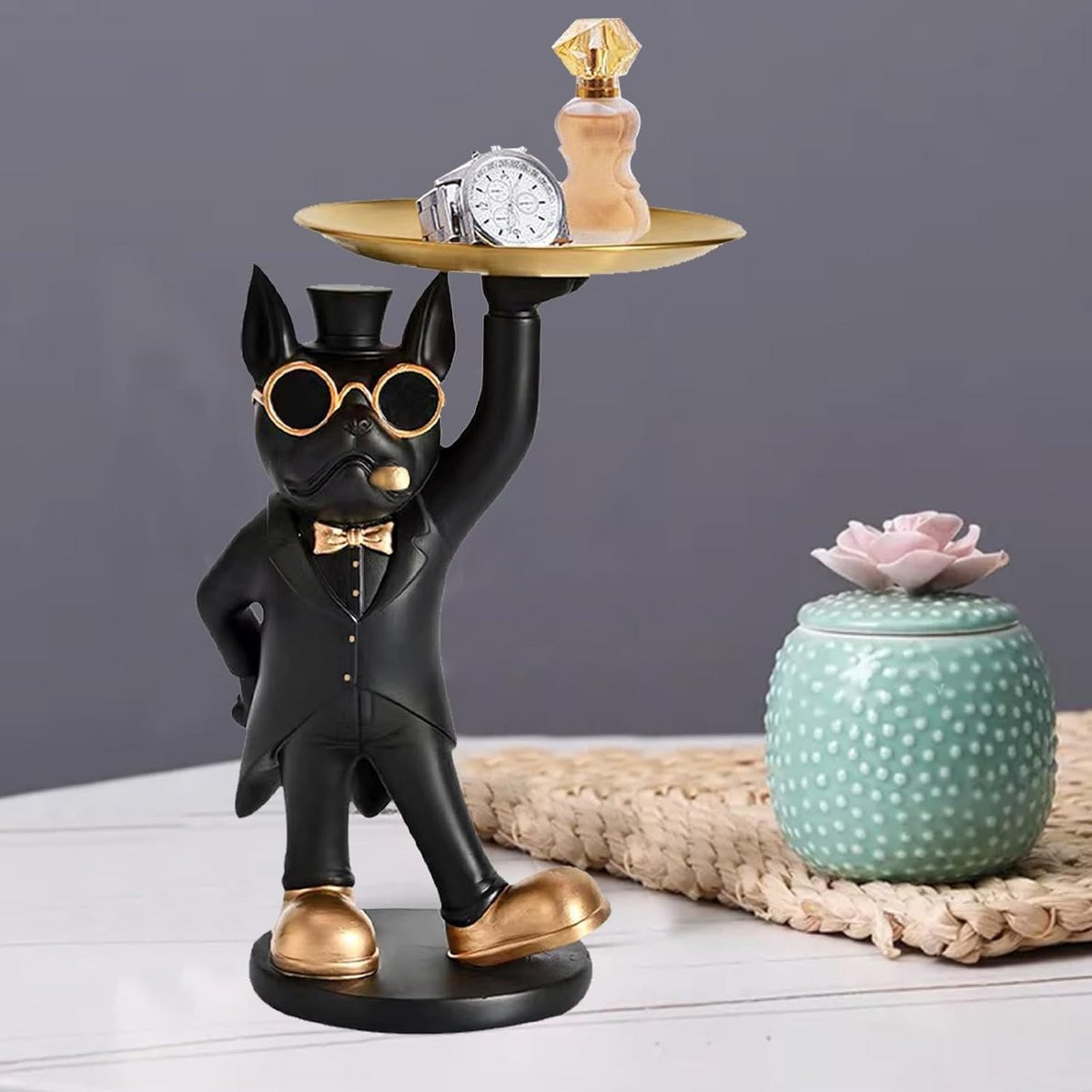Grappig kattenbeeldje met dienblad voor unieke tabletop decoratie