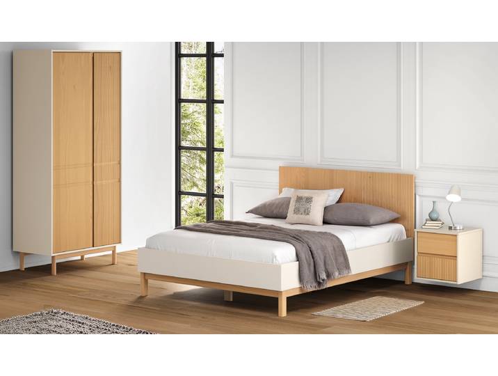 Massivholzbett 140 x 200cm Massivholz Pinie, lackiert Braun/Beige Pinie