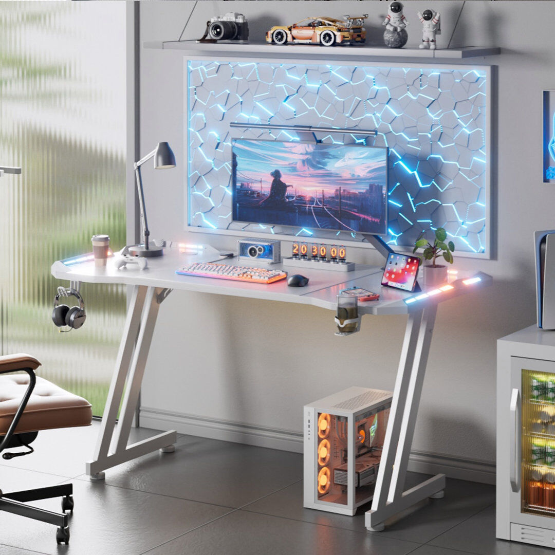 Metro Steel Computer Desk White 74cm. H x 140cm. W x 60cm. D