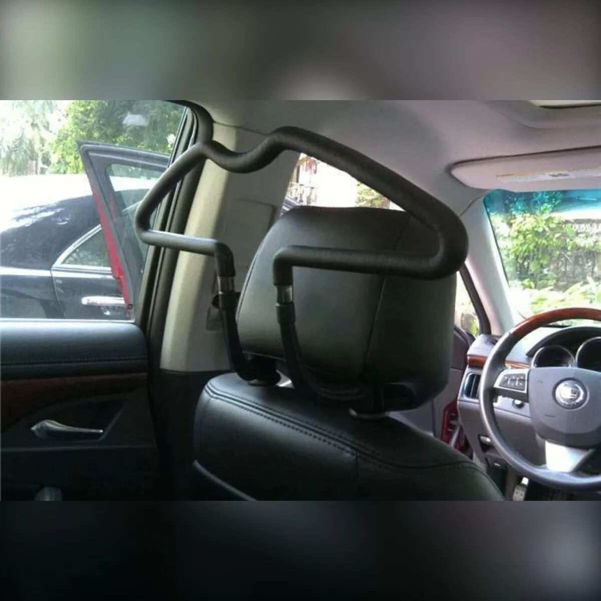 INF Multifunktionaler Autokleiderbügel aus Edelstahl – kopfstützenbefestigt, faltenfrei, 3D-Design mit PVC-Fixierer
