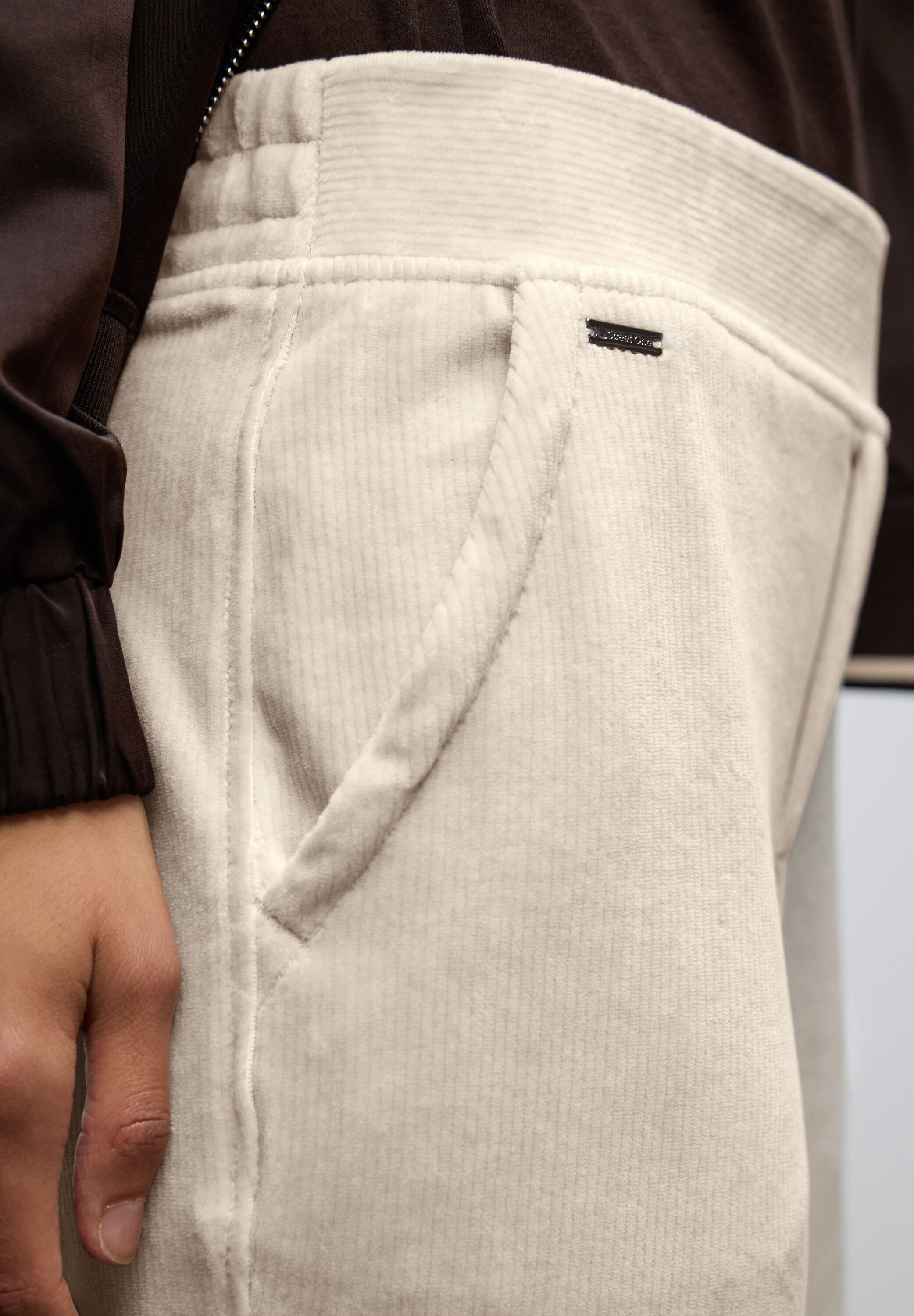 Cordhose STREET ONE, Damen, Gr. 40, Länge 30, beige (malted beige), Cord, Obermaterial: 60% Baumwolle, 38% Polyester, 2% Elasthan. Futter: 100% Polyester, lang, Hosen Cordhose, mit Stretch und seitliche Taschen malted beige 40, Länge 30