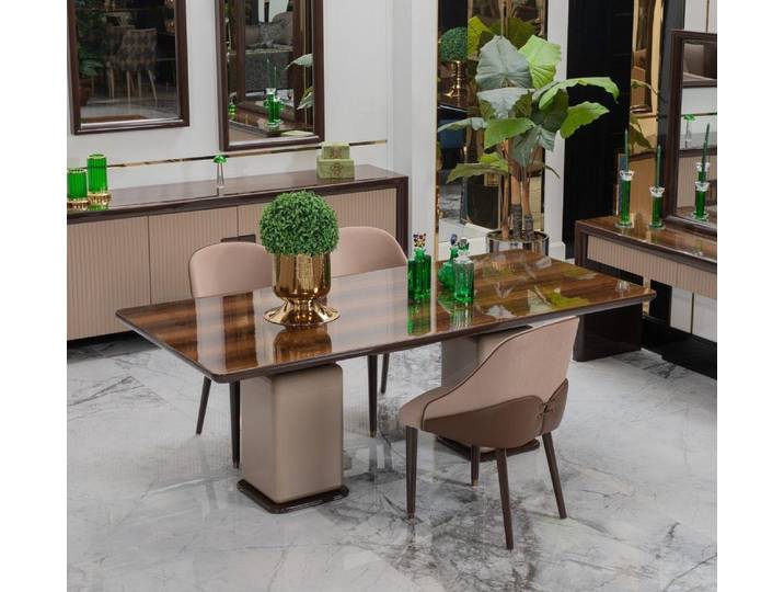 Xlmoebel Essgruppe XLMOEBEL Designer Küchengarnitur aus Holz in Braun, (Essgruppe, 5-tlg., Tisch + 4 Stühle), Made in Europa