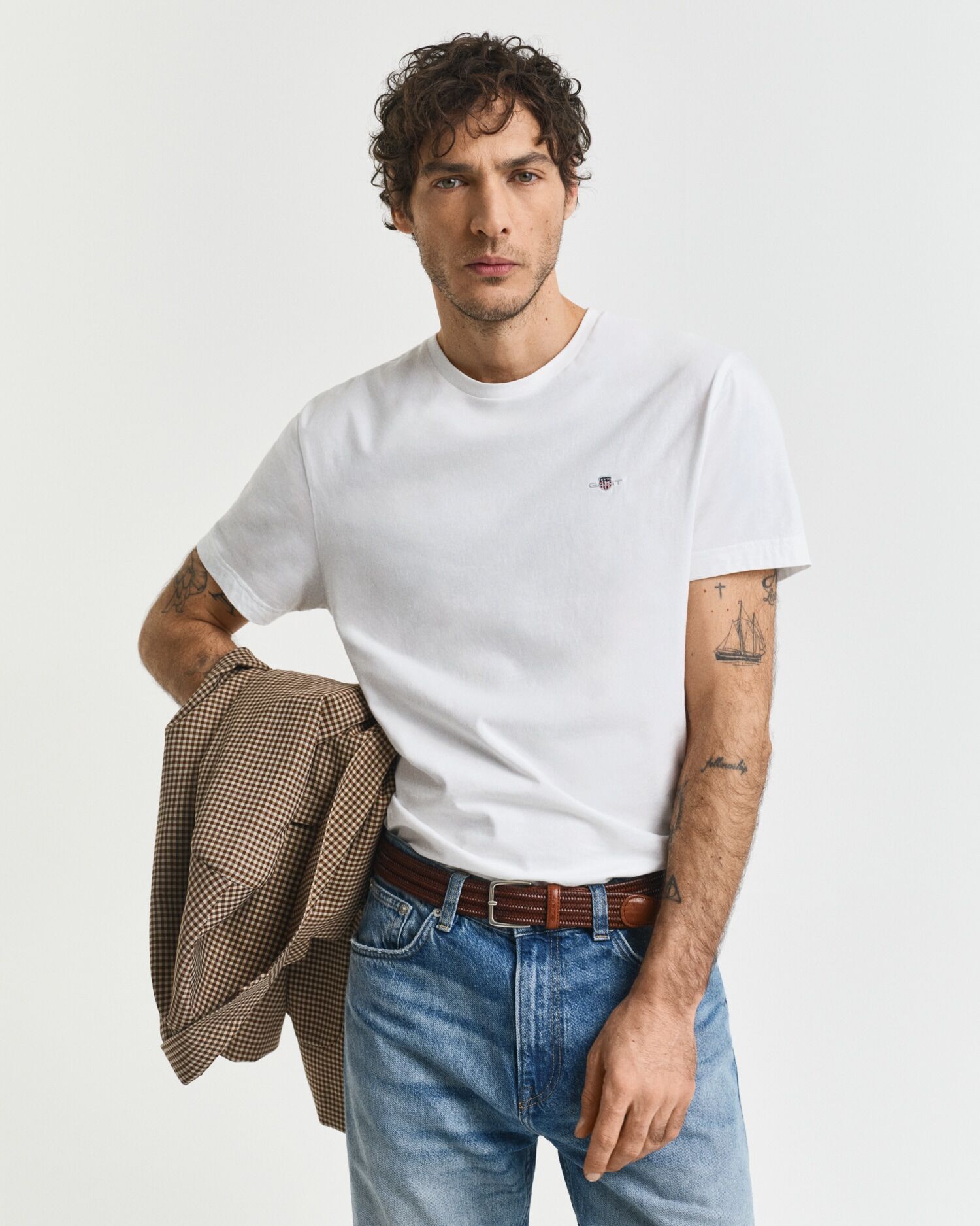 T-Shirt GANT "SLIM SHIELD SS T-SHIRT", Herren, Gr. 3XL, weiss (weiß), Obermaterial: 100% Baumwolle, unifarben, slim fit hüftlang, Rundhals, abgesteppte Kante, Shirts T-Shirt, mit Logostickerei auf der Brust weiß 3XL