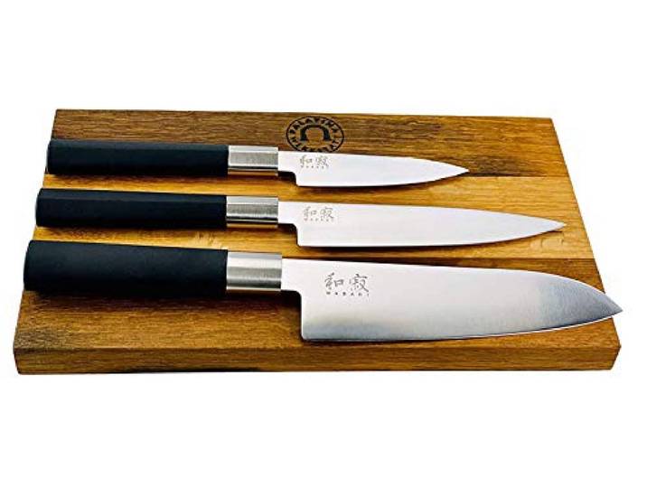 Kai Wasabi Black Messerset, handliches Santoku 16,5 cm, Officemesser 10 cm, Allzweckmesser 15 cm + Eichenbrett 30x20 cm