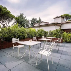 Twist Gartentisch Metall Dreibein Antikgrau 70 x 70 cm Rechteckig