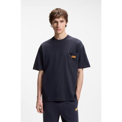 T-Shirt HUGO "Nevado", Herren, Gr. M, schwarz (dunkelblau405), Single Jersey, Obermaterial: 100% Baumwolle, unifarben, loose fit normal, Rundhals, abgesteppte Kante, Shirts T-Shirt, Brusttasche, reine Baumwolle, Logo?Badge aus Veloursleder