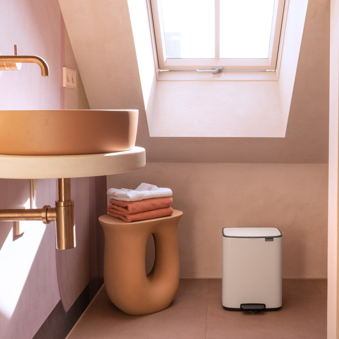 Brabantia Bo Pedal Bin White 12 L/36.9cm H x 29.2cm W x 26.3cm D
