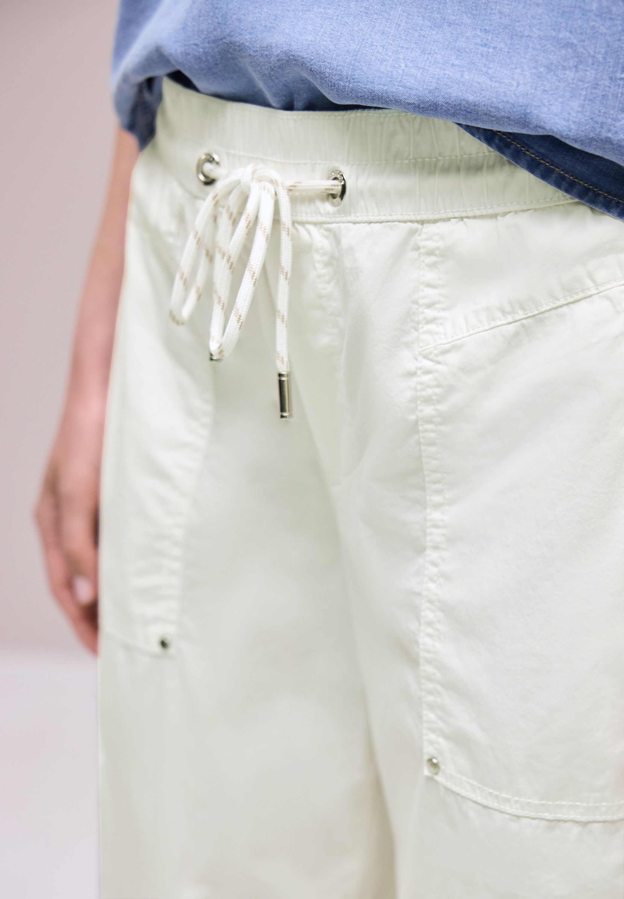 Schlupfhose STREET ONE, Damen, Gr. 40, Länge 28, beige (sanftes weiß), Web, Obermaterial: 98% Baumwolle, 2% Elasthan, bequem knöchelfrei, Hosen Schlupfhose, Barrel Leg Hose in Papertouch-Qualität sanftes weiß 40, Länge 28