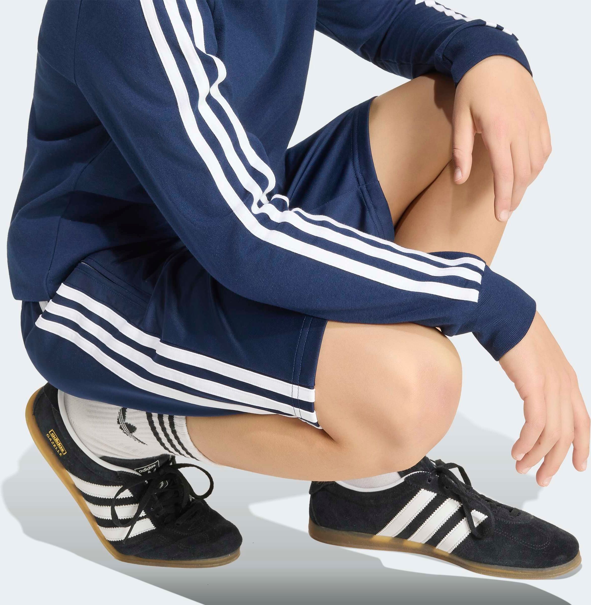 Shorts ADIDAS ORIGINALS "FIREBIRD", Jungen, Gr. 128, N-Gr, blau (nindig,), Obermaterial: 100% Polyester, Hosen Shorts, für Kinder, normal-weit geschnitten, im Bermuda-Stil, sportlicher Stil