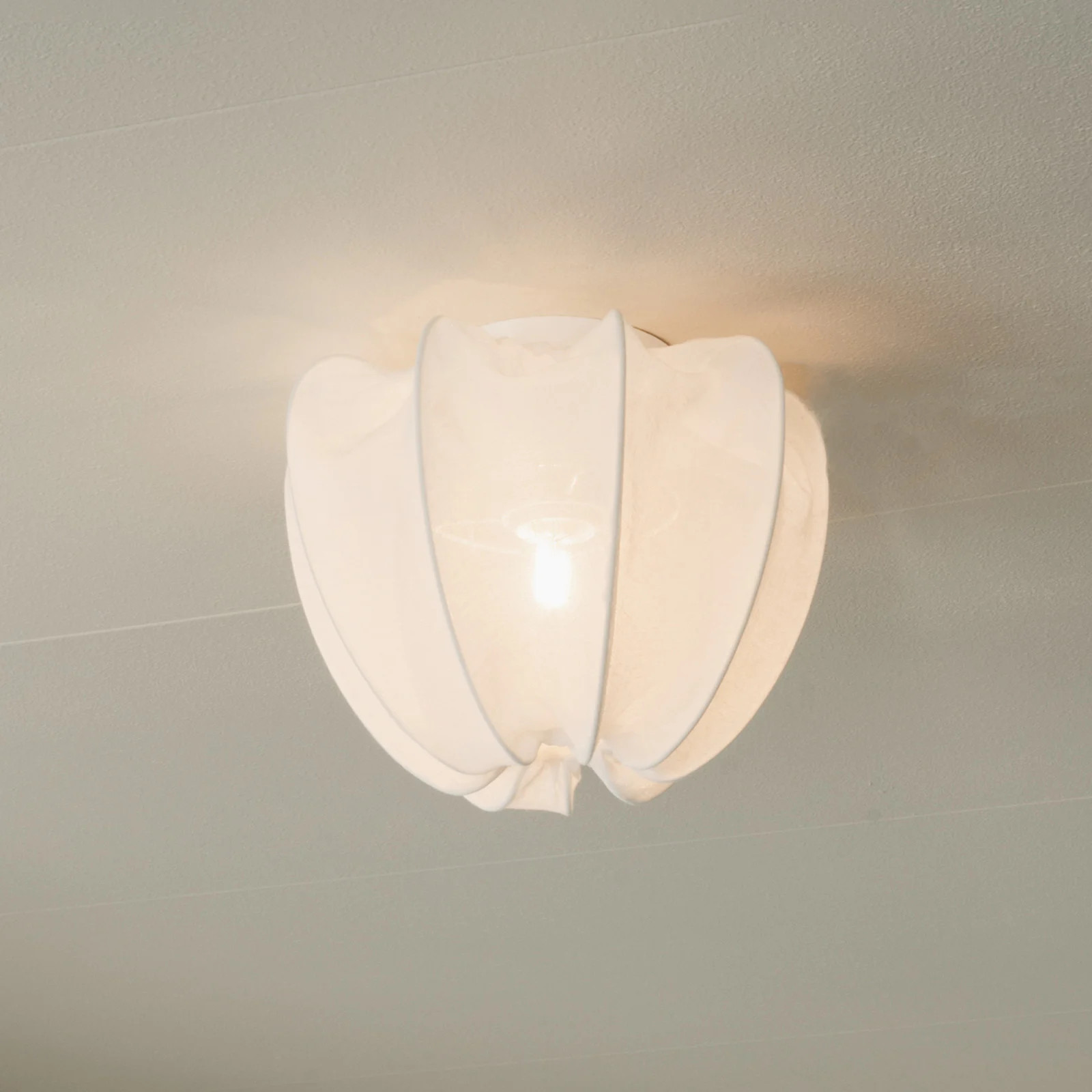 Watt & Veke Anna plafondlamp, wit linnen, Ø 30 cm