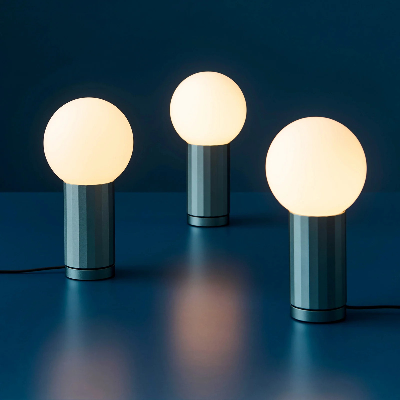 HAY TURN ON LED tafellamp, blauw, hoogte 20 cm, dimbaar
