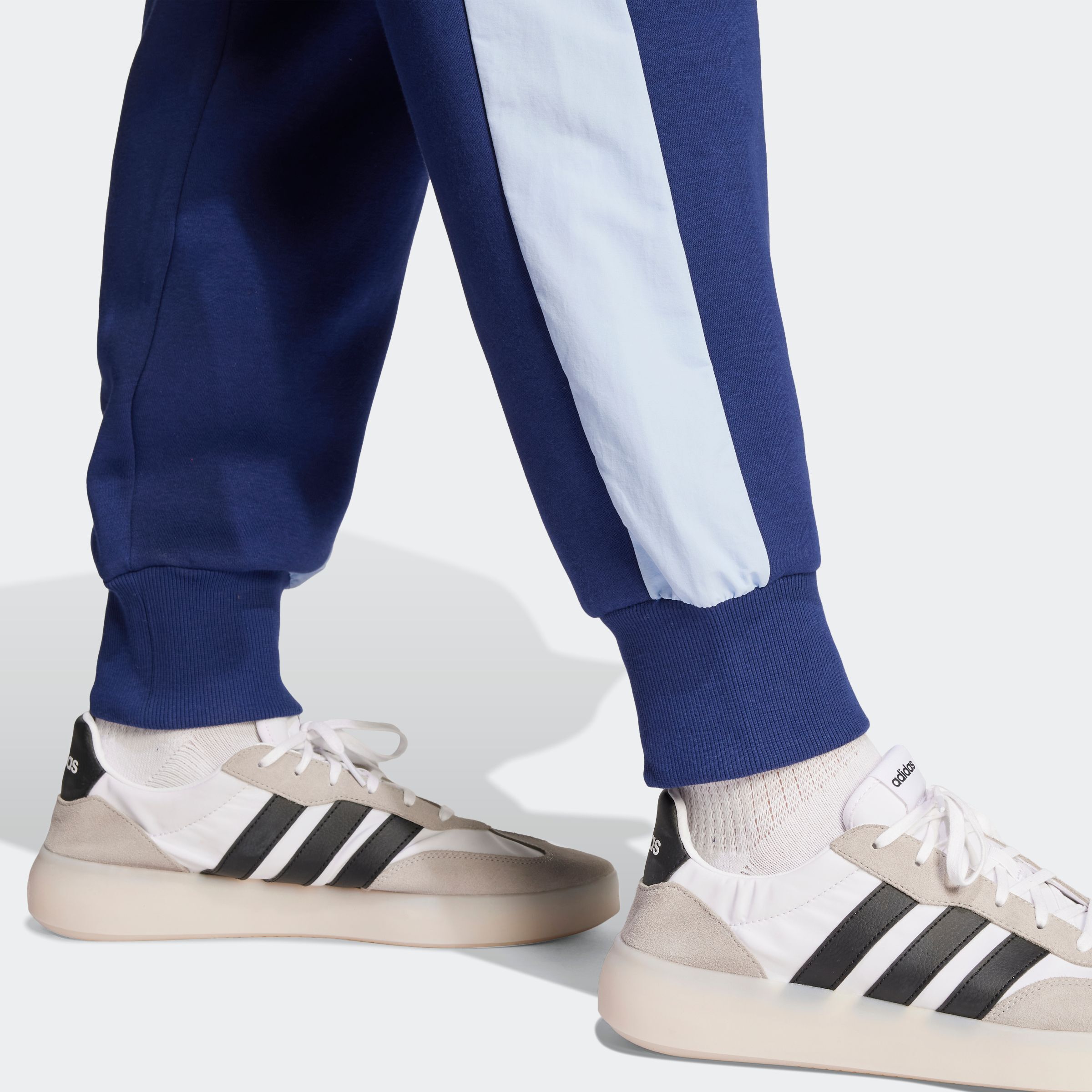 Sporthose ADIDAS SPORTSWEAR "SEASONAL ESSENTIALS COLORBLOCK", Herren, Gr. XL, N-Gr, blau (dunkelblau, normal, gr.), Obermaterial: 55% Baumwolle, 36% Polyester, 9% Viskose, Hosen Sporthose, mit Retro Style, kontrastierendes Design, gummiertes Logo dunkelbl