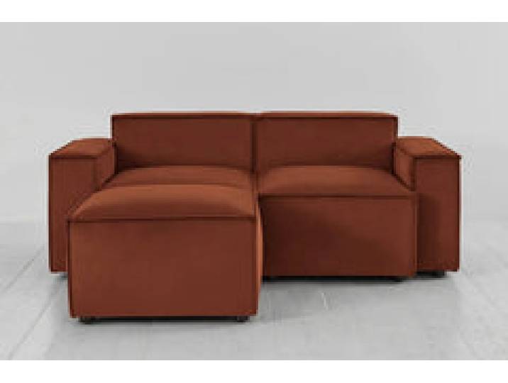 Zweisitzer-Sofa Model 03 mit Chaiselongue links, Umbrabraun