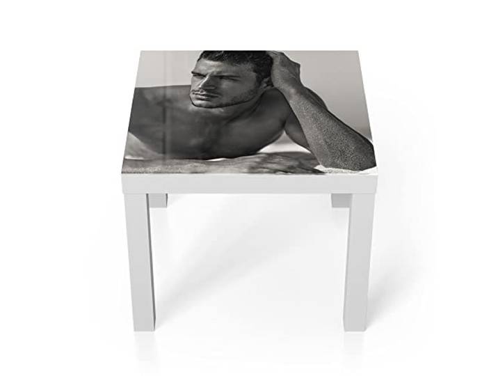 DEQORI Glastisch weiß klein 55x55 cm Motiv Schöner Mann am Strand ausgefallener Beistelltisch aus Glas Hochglanz Couchtisch fürs Wohnzimmer moderner Couch Tisch mit Design
