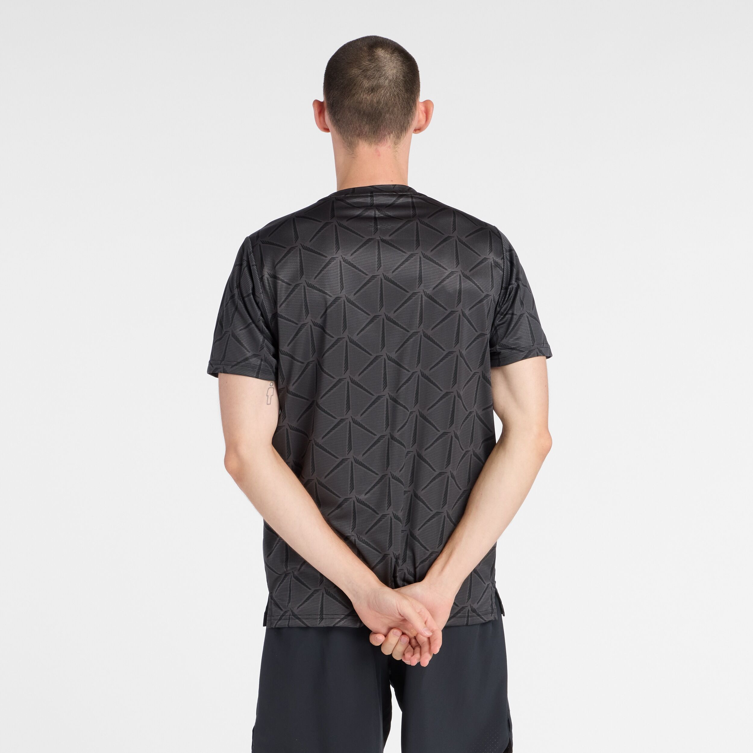 Laufshirt NEW BALANCE "SPORT ESSENTIAL PRINTED T-SHIRT", Herren, Gr. XL, grau (schwarz), Obermaterial: 100% Polyester, Shirts Laufshirt, für Lauftraining und vielseitige Aktivitäten, aus Polyester
