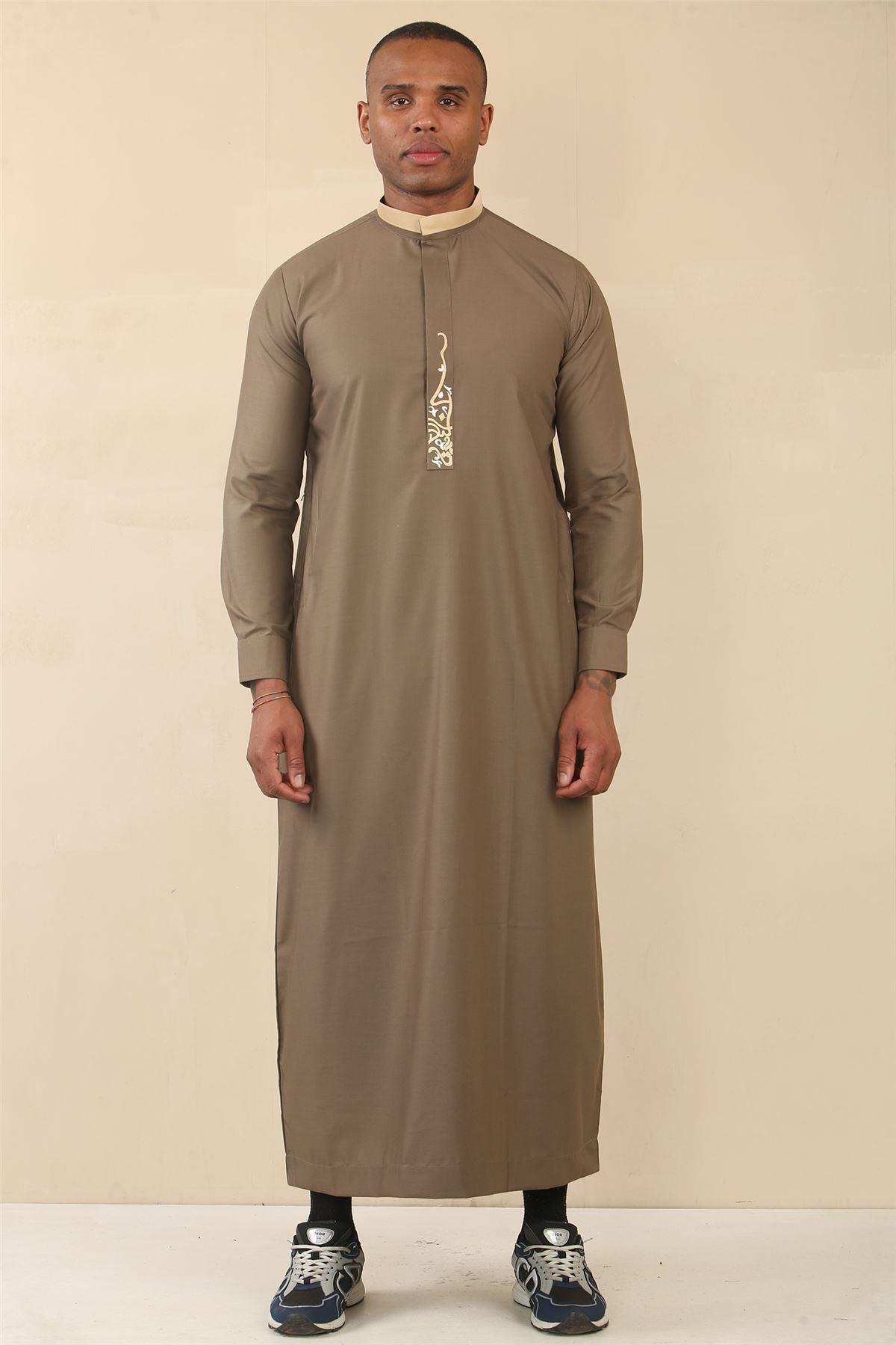 Brauner Herren-Thobe, arabische saudi-arabische emiratische islamische Kleidung, Jubba-Robe