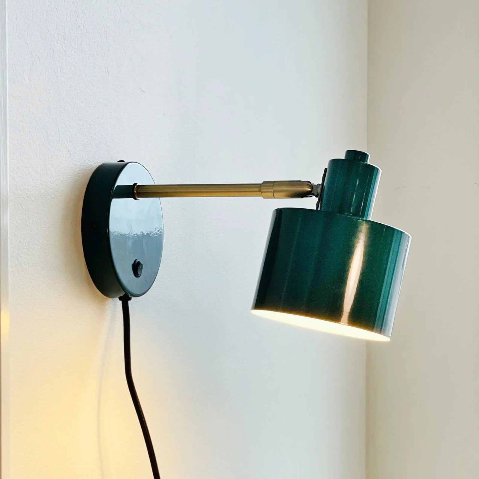 Dyberg Larsen Ocean wandlamp donkergroen/messing