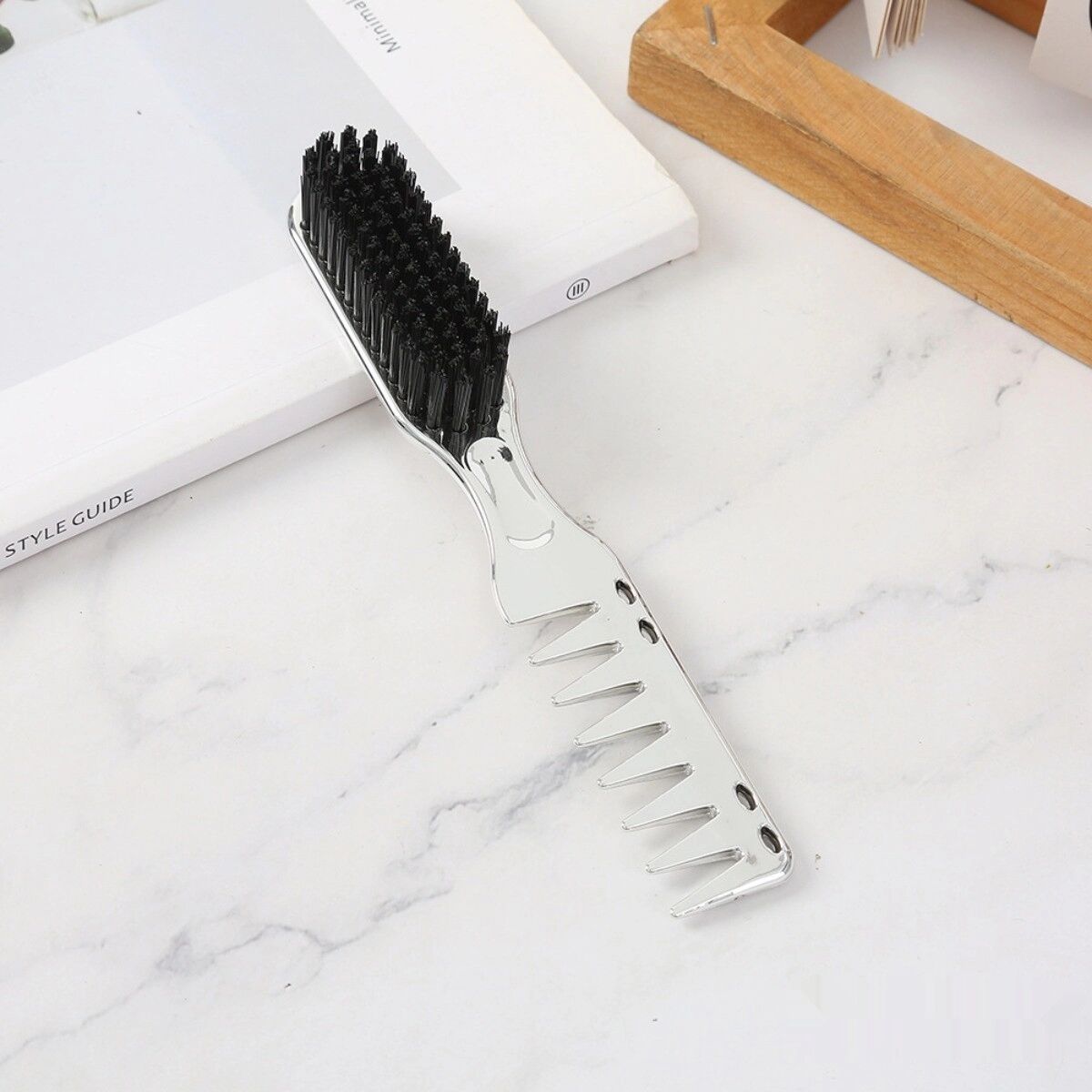 INF Brosse peigne 2-en-1 - Peigne démêlant à dents larges et brosse à poils denses avec poignée en métal électroplaquée Or