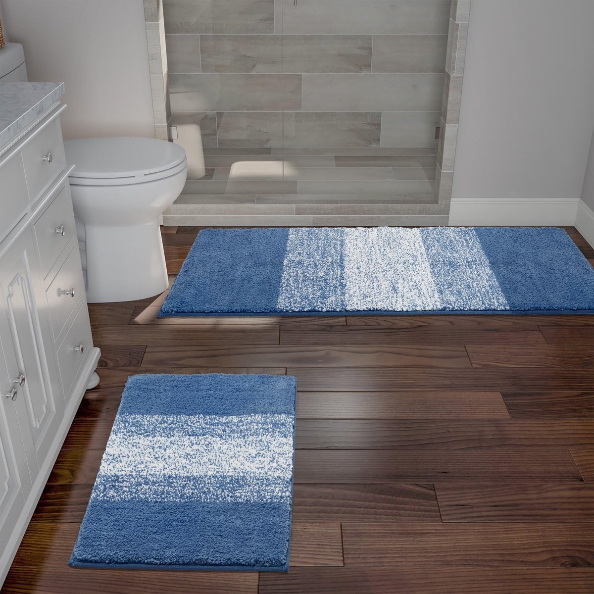 Set van 2 blauwe antislip badmatten van absorberende microvezel voor de badkamer