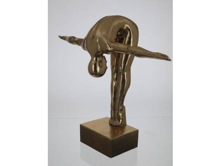 GILDE Skulptur Cliffhanger aus Kunstharz, goldfarben, metallische Optik, 46 cm hoch, 56 cm breit, 17 cm tief