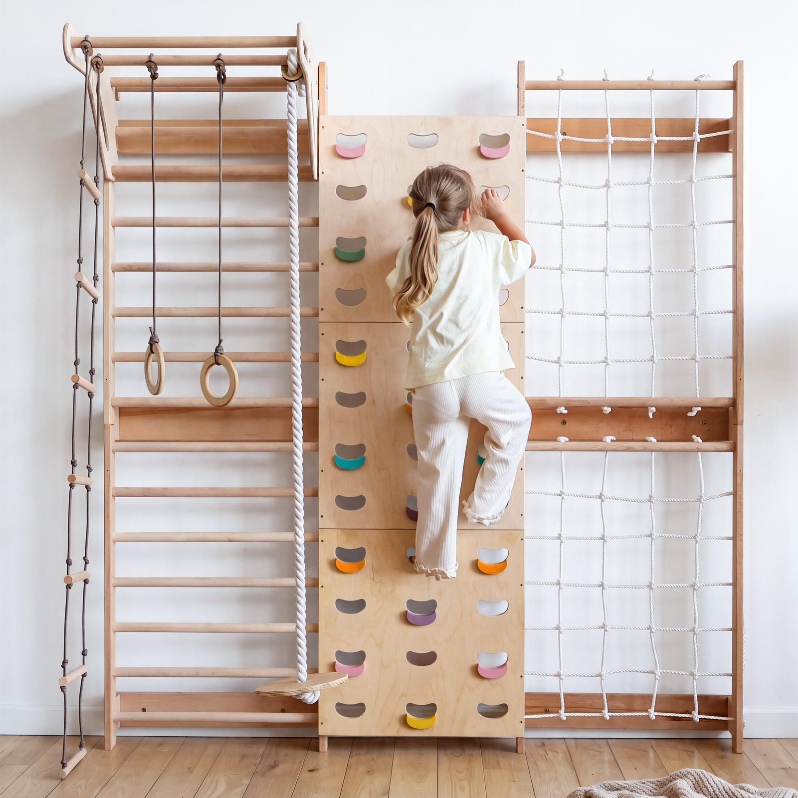 Goodevas Montessori houten klimrek voor wandmontage met klimmuur, klimnet, schommel en klimtouwen