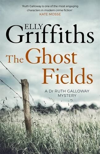 Elly Griffiths - The Ghost Fields: The Dr Ruth Galloway Mysteries 7 - Preis vom 11.10.2026 03:10:56 h