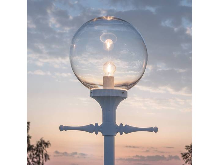 Konstsmide Mastleuchte Orion in Weiß mit klarem Kugellampeschirm Orion, dimmbar, weiß / opal, Aluminium, Kugellampe