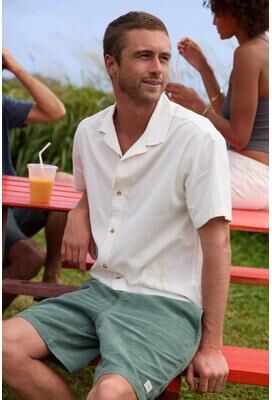 O'Neill s O'riginals Boxy Palma Camp Shirt in Tofu, Size Small