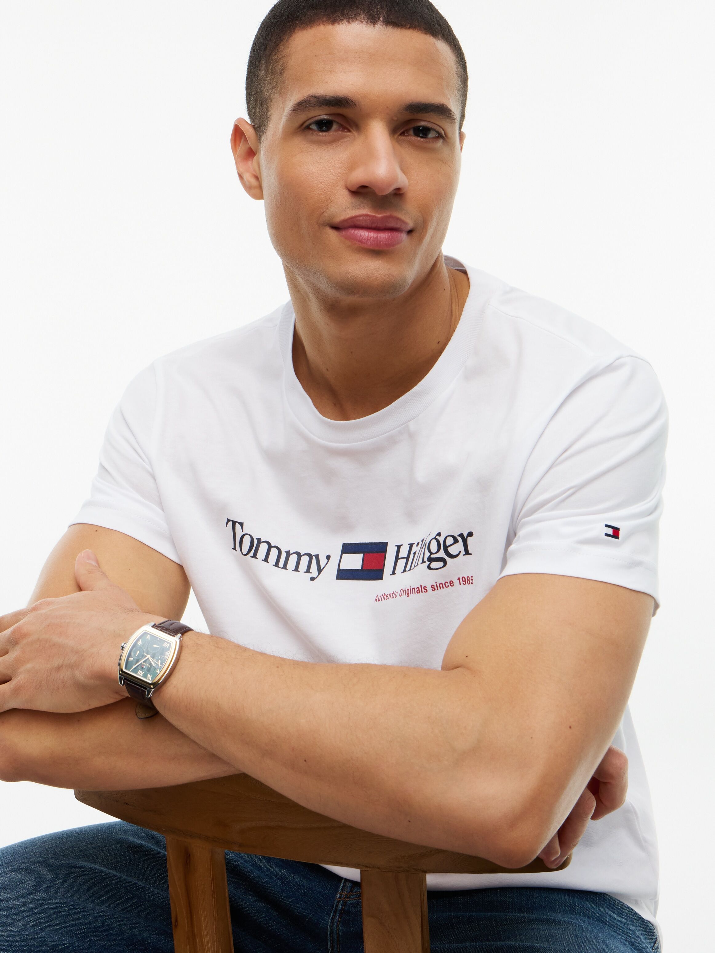 "BRAND LOVE RWB GRAPHIC" Auffälliger Frontprint mit Tommy Hilfiger Schriftzug, normale Passform weiß S