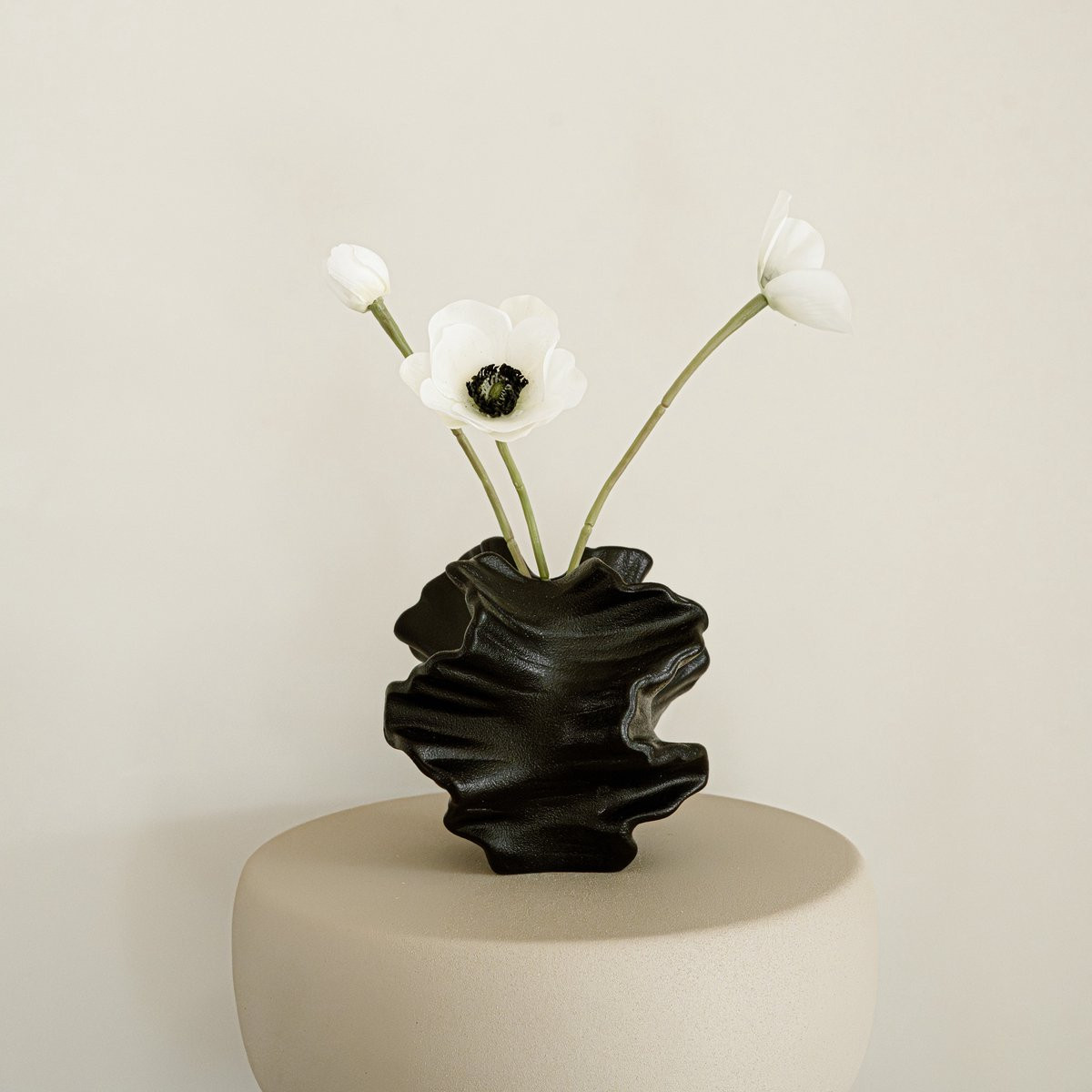 Indore Home Coral vaas S - Zwarte keramische decoratieve vaas